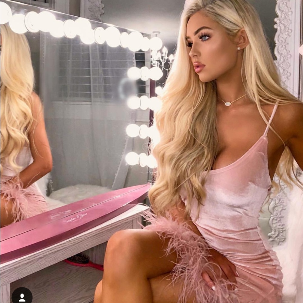 💖 Faux feather hem velvet bodycon dress 💖